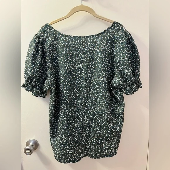 Gorgeous Green Floral Blouse Size XL NWOT - Picture 4 of 6
